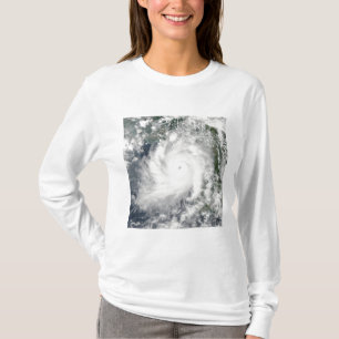 CycloneGiri flyttningar ashore över Burma T-shirt