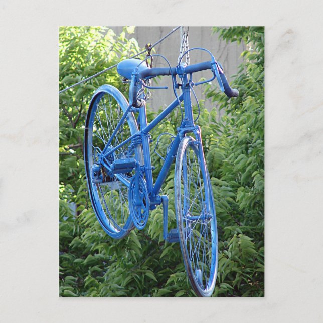 Cykel Hängande Ovanför Gatan Vykort (Framsida)