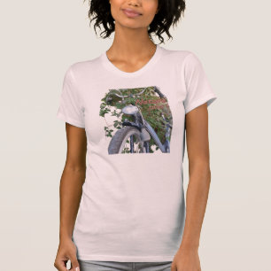 Cykel täckt med Clematis-blommor App. T-shirt