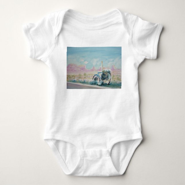 Cykeln med en röd sten beskådar utslagsplatsen t shirt (Framsida)
