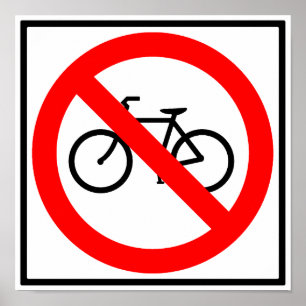 Cykeln trafikerar den förbjudna huvudvägen poster