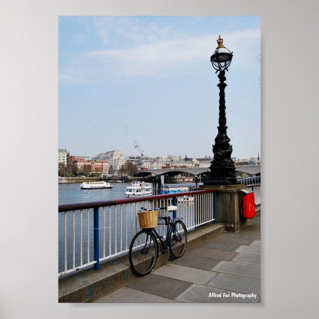 Cykeln vid Themsen Poster (Framsidan)