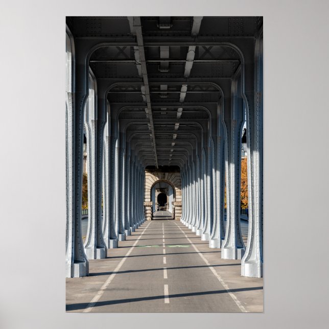 Cykelväg på pont Bir-Hakeim - Paris, Frankrike Poster (Framsidan)