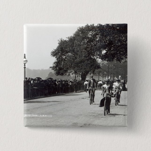 Cykla i Hyde park, c.1910 Knapp (Framsida)