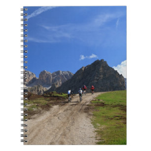 cykla på Dolomites Anteckningsbok Med Spiral