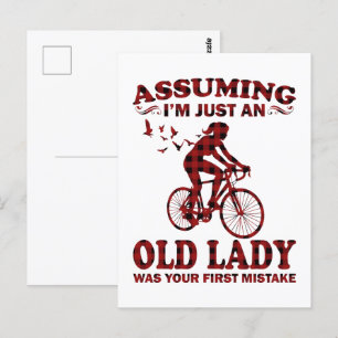 Cyklande kvinnor antar att jag bara är en gammal D Vykort