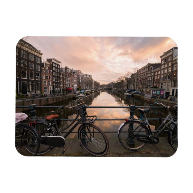 Cyklar vid solnedgången i Amsterdam Magnet (Horisontell)