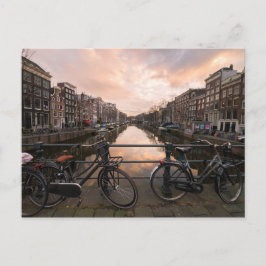 Cyklar vid solnedgången i Amsterdam Vykort
