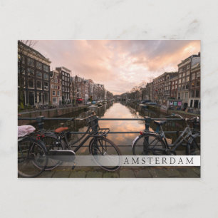 Cyklar vid solnedgången i Amsterdam Vykort