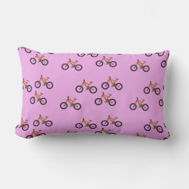 Cykler mönster på rosa lumbarkudde