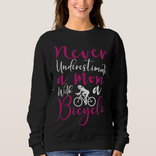 Cyklist mamma Underskatta aldrig en mamma med T Shirt