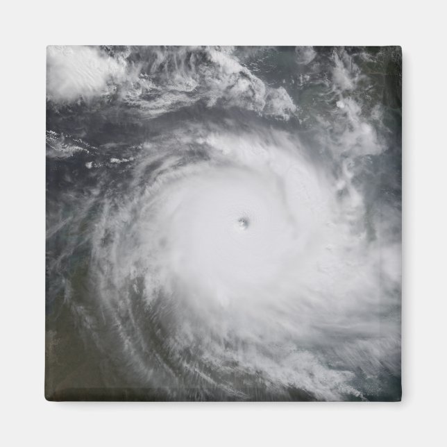 Cyklon Monica i södra Stilla havet Magnet (Framsidan)