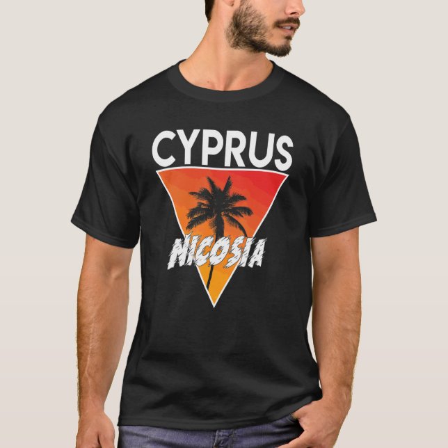 Cypern Med Soliga Färger T Shirt (Framsida)