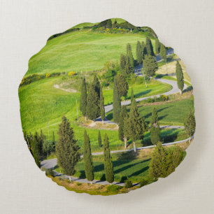 Cypress fodrade den slingriga vägen i den Tuscany Rund Kudde