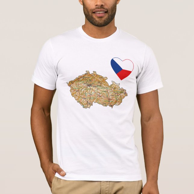 Czechia Flagga Heart och Karta T- Shirt T-shirt (Framsida)