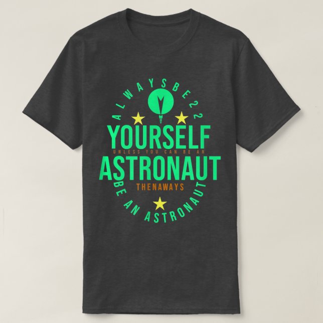 DÅ ÄR DIG SJÄLV ASTRONAUT ALLTID EN ASTRONAUT MANA T SHIRT (Design framsida)