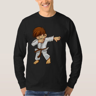 Dabba kampsportutövare med brunt bälte Karate och T Shirt