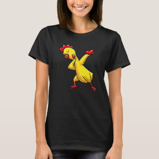 Dabbar gummikyckling som håller ett hjärta t shirt