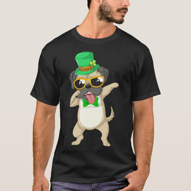 dabbig pug St Patrick's Day 331 T Shirt (Framsida)