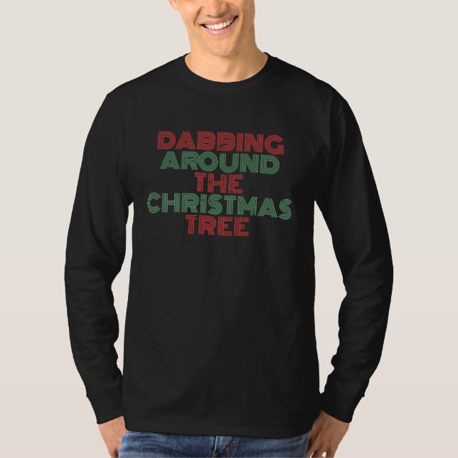 Dabbing Around The Christmas Tree  distressed T Shirt (Framsida)