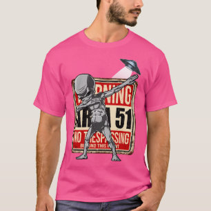 Dabbing av Grått Alien framför Vintage Metall T Shirt