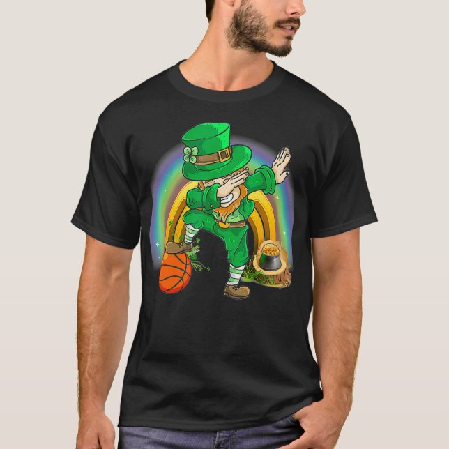 Dabbing Basketball College Leprechaun St Day T Shirt (Framsida)