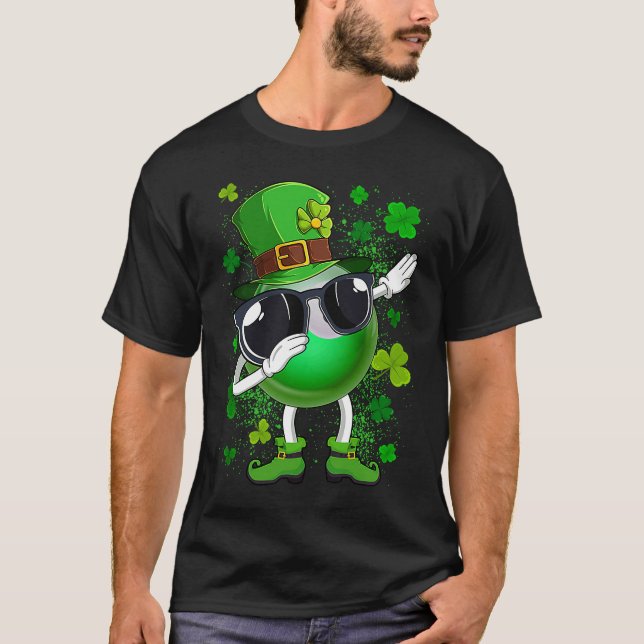 Dabbing Billiard Boll Leprechaun St patrick's day T Shirt (Framsida)