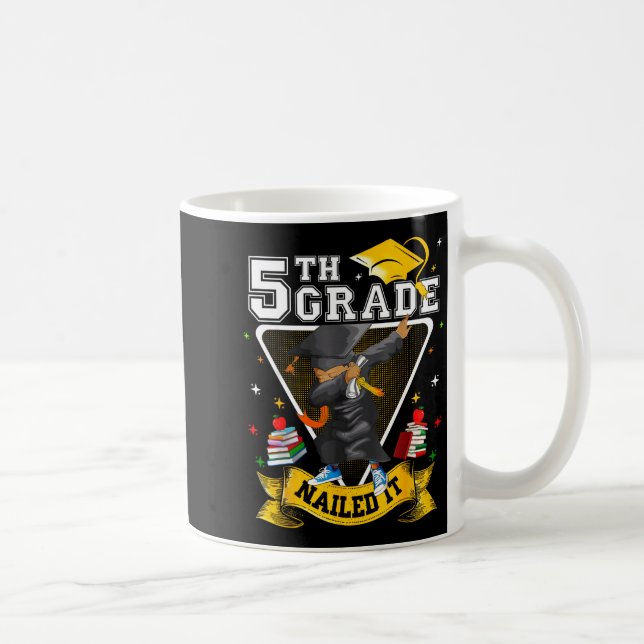 Dabbing examen pojke 5:e klass nailed class of kaffemugg (Höger)