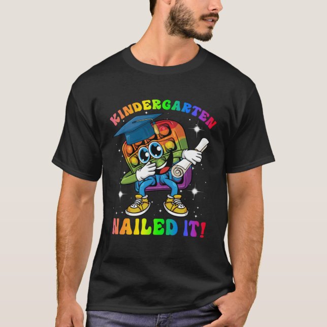 Dabbing Fidget Leksak Kindergarten Nails it Gradua T Shirt (Framsida)