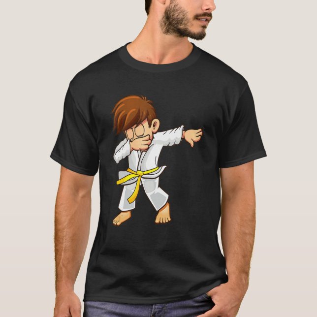 Dabbing martial artists with yellow belt Karate an T Shirt (Framsida)
