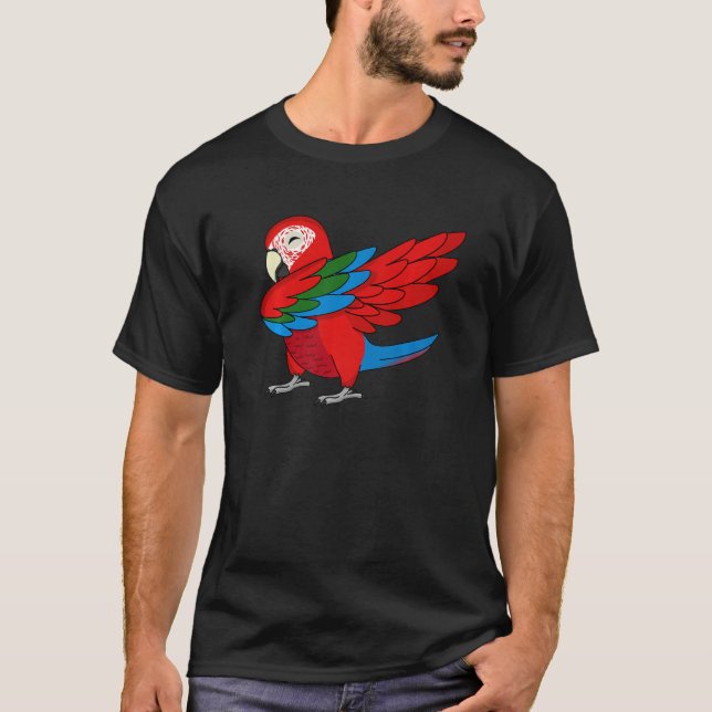 Dabbing Parrot I Grönt vingade Macaw T Shirt (Framsida)