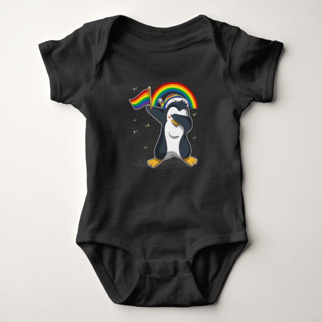 Dabbing Penguin Rainbow LGBT T Shirt (Framsida)
