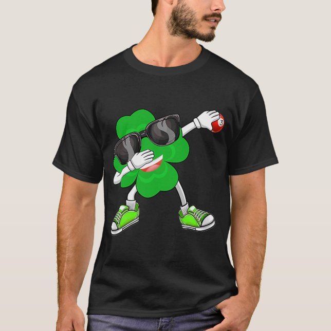 Dabbing Shamrock & Billiard Boll St patrick's day T Shirt (Framsida)