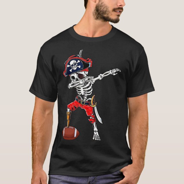 Dabbing Skeleton Pirat och Footll Ll Halloween Co T Shirt (Framsida)