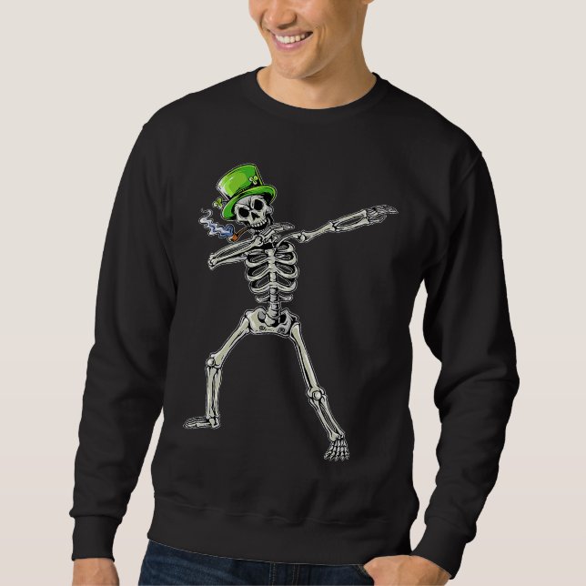 Dabbing Skeleton Wearing Green Hat  St Patrick's D Lång Ärmad Tröja (Framsida)