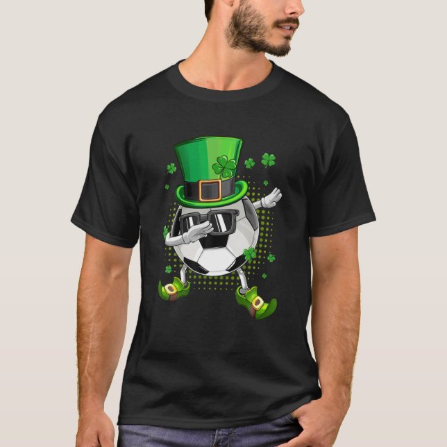 Dabbing Soccer Shamrock Funny Irish St Patrick Day T Shirt (Framsida)