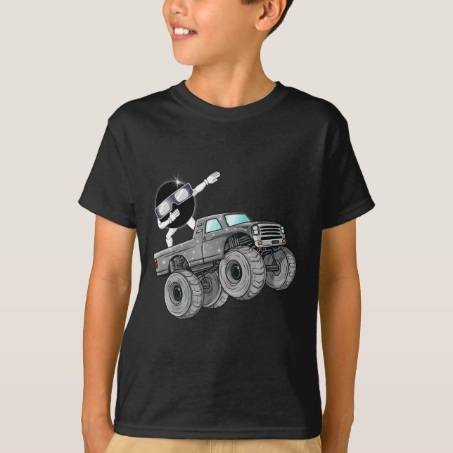 Dabbing Solar Eclipse Monster Lastbil Roligt Boys  T Shirt (Framsida)
