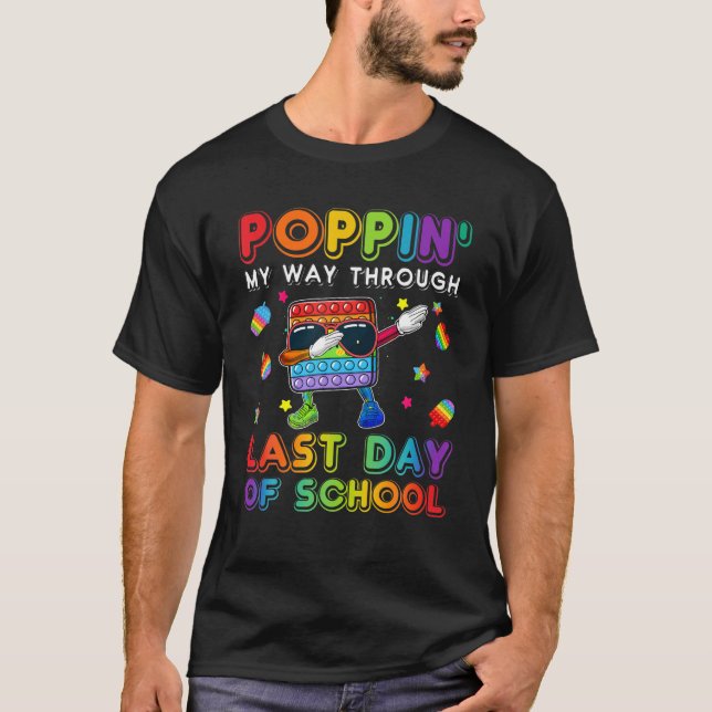 Dabbing Square Poppin's way through last Day of T Shirt (Framsida)