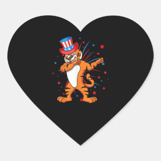 Dabbing Tiger with USA Hat Fireworks 4:e juli Hjärtformat Klistermärke
