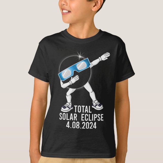 Dabbing Total Solar Eclipse 04.08.2024 Roligt Dab  T Shirt (Framsida)