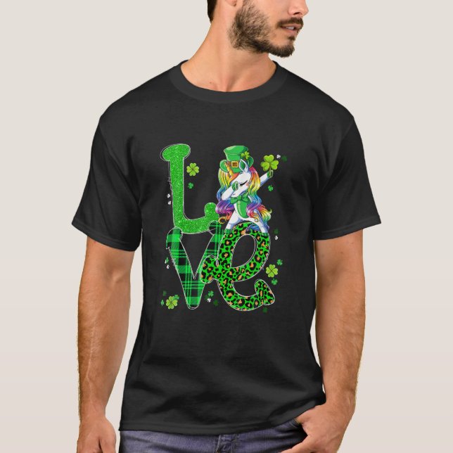 Dabbing Unicorn KÄRLEK Shamrock Funny St Patrick's T Shirt (Framsida)