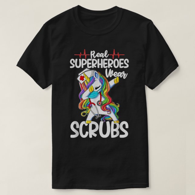 Dabbing Unicorn Nurse Real Superheroes Wear Scrubs T Shirt (Design framsida)