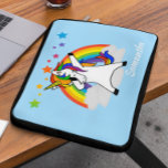 Dabbing Unicorn Rainbow Personlig bärbar dator Laptop Fodral<br><div class="desc">Den här designen har skapats med digitalteknik. Det kan vara personlig genom att klicka på anpassningsknappen och ändra färg, lägga till namn, initialer eller ord. Kontakta mig på colorflowcreations@gmail.com om du vill ha denna design på en annan produkt. Köp min ursprungliga abstrakt-akrylmålning för försäljning på www.etsy.com/colorflowart. Se fler av mina...</div>