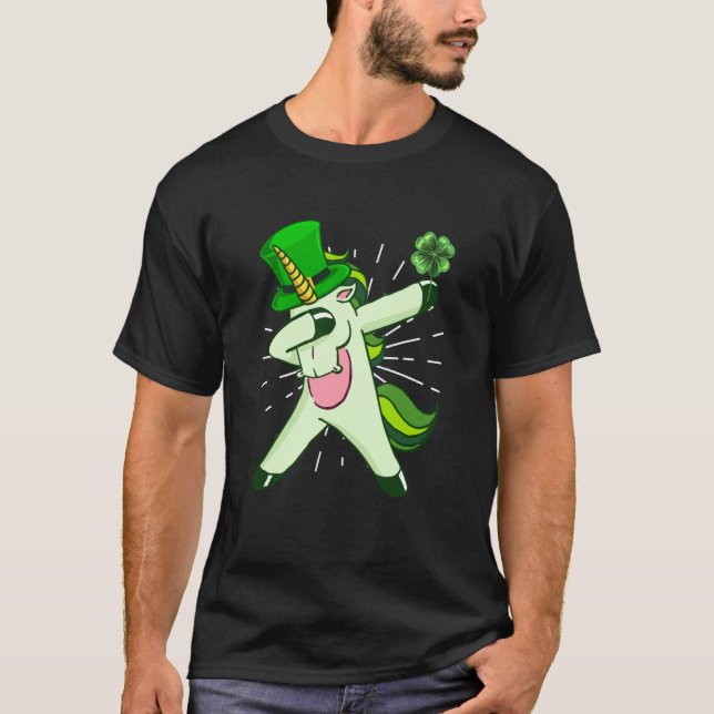 Dabbing unicorn shamrock St Patrick's Day T Shirt (Framsida)