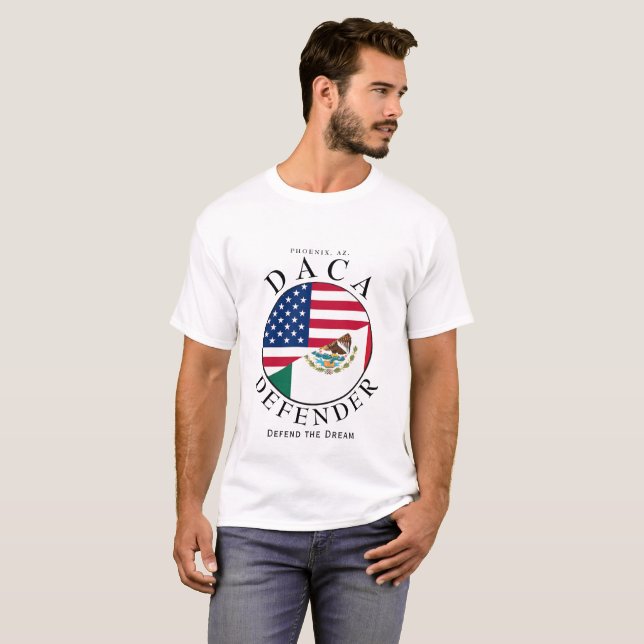 DACA DEFENDER i vitt Tee Shirt (Hel framsida)