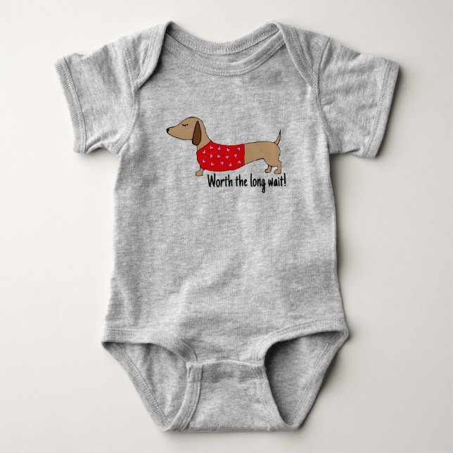 Dachshund Baby Worth of the Long Wait Outfit Baby  T Shirt (Framsida)