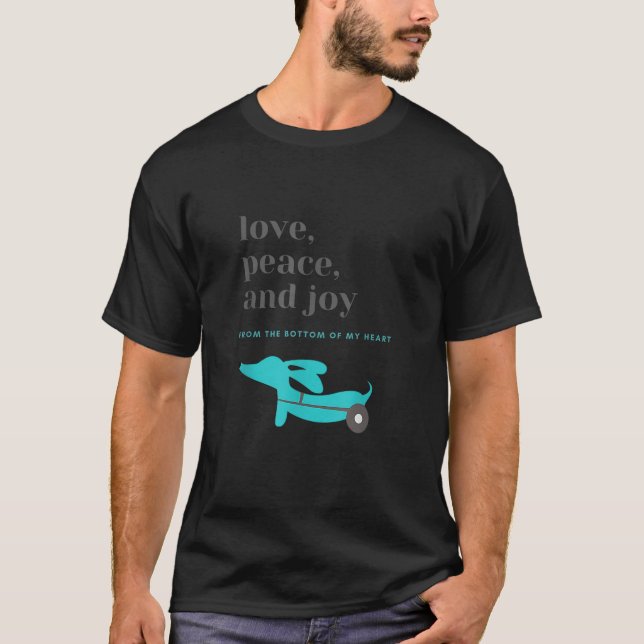 Dachshund Dog Mom Dad Christmas Love Peace and Joy T Shirt (Framsida)