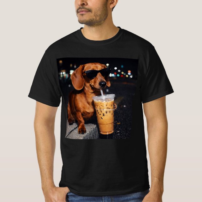 Dachshund Drinking Iced Coffee T Shirt (Framsida)