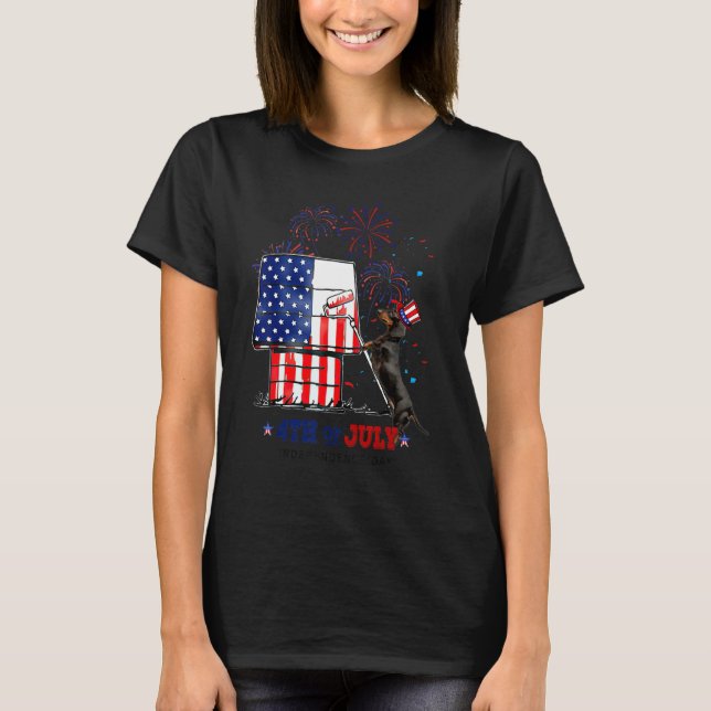 Dachshund Fireworks American Flag Independence Day T Shirt (Framsida)