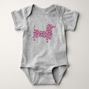 Dachshund gjord av rosa hjärtan t shirt